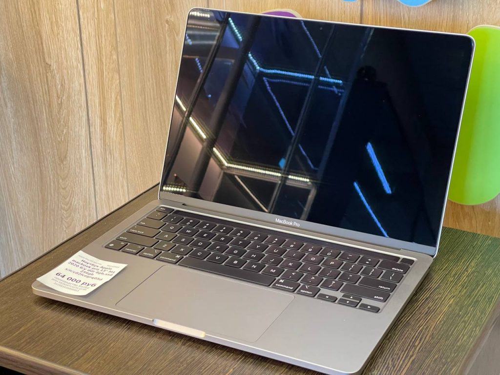 Ноутбук Apple MacBook Pro 13" 2020 - внешний вид