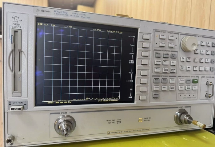Анализатор Agilent 8722ES VNA